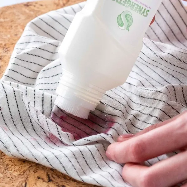 Пятновыводитель со щеткой, 250мл