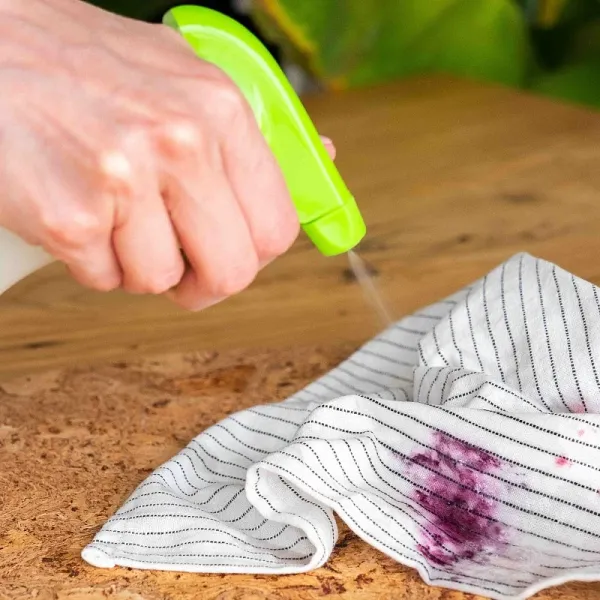 Пятновыводитель-спрей для всех видов тканей, 0,5л